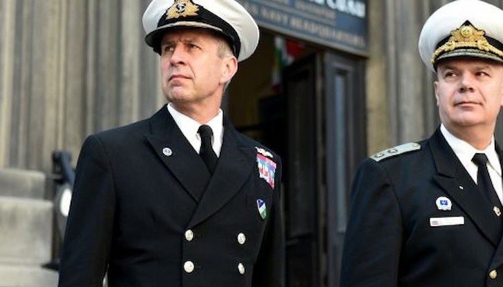 "Солидарността в тези трудни времена е важна и искам да уверя, че НАТО остава обвързан с Черно море и региона", каза вицеадмирал Кийт Блънт