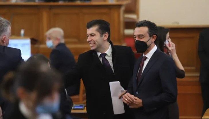 Петков трябваше да застане като мъж на трибуната и да признае: оръжие за Украйна се изнася и се продава, посредници печелят, хазната е ощетена, пише Манолова Петков трябваше да застане като мъж на трибуната и да признае: оръжие за Украйна се изнася и се продава, посредници печелят, хазната е ощетена, пише Манолова