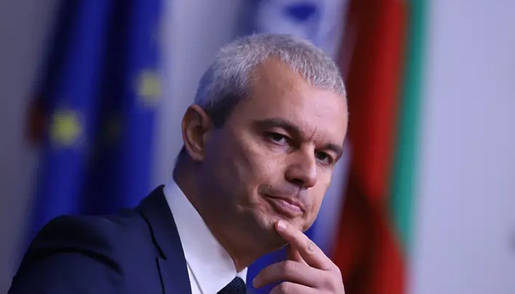 „Не виждам причина това да се прави, освен, разбира се, за пореден път да претоплим стари русофобски манджи“, каза Костадинов.