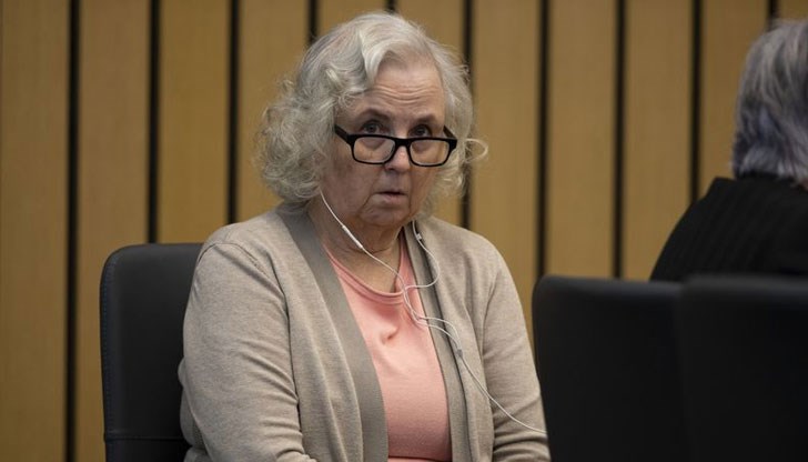 71-годишната писателка е изпитвала затруднения да изплати ипотеката си, но е плащала редовно вноските по застраховки "Живот" на съпруга ѝ