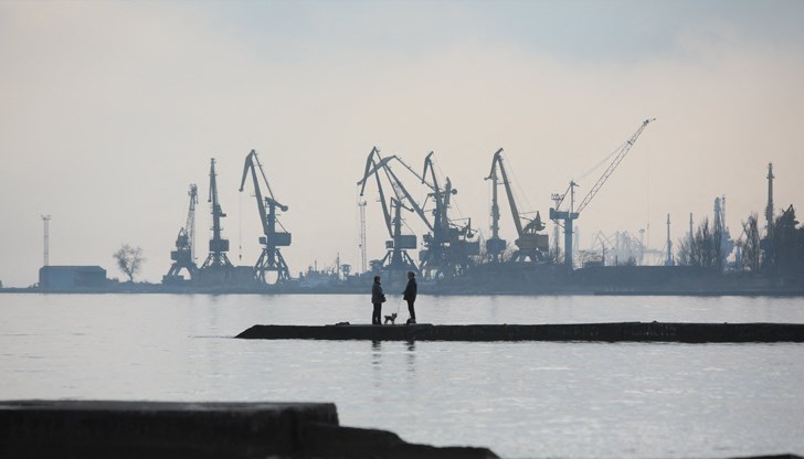 Корабът плава към руското пристанище Ростов на Дон