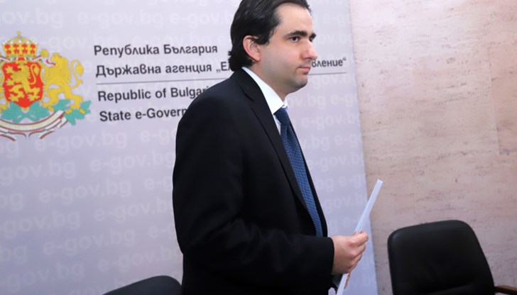 Правим това изцяло с цел запазване на българската идентичност, обясни министър Божанов