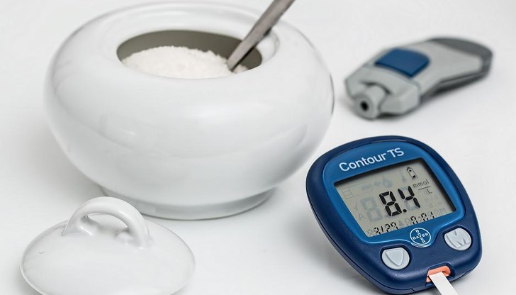 Особено опасно за съдовете на сърцето и мозъка е повишаването на кръвната захар след хранене.