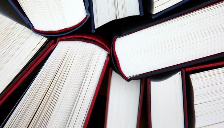 Всеки, който донесе килограм годна за рециклиране пластмаса, ще получи в замяна книга по избор Всеки, който донесе килограм годна за рециклиране пластмаса, ще получи в замяна книга по избор