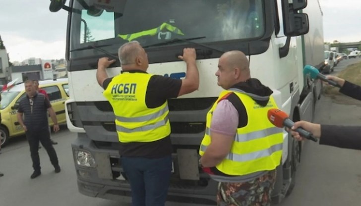 Снимайте го този господин! Той е български провокатор!