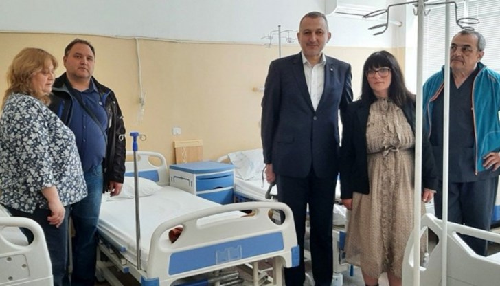 "Това е болницата, която изнесе на първа линия, чрез своя персонал, ковид пандемията и спаси живота на много хора“, заяви Венелин Молнар – президент на Ротари клуб Русе