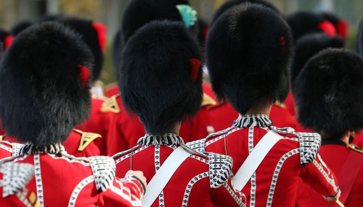 Заподозрените бяха задържани при внезапни акции в Северен Уелс и Северна Ирландия