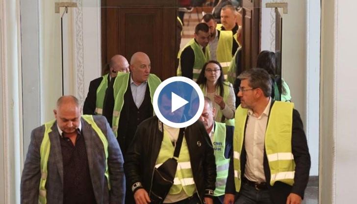 Той беше разпространен от представители на фирмите, които вчера напуснаха обидени срещата с Петков