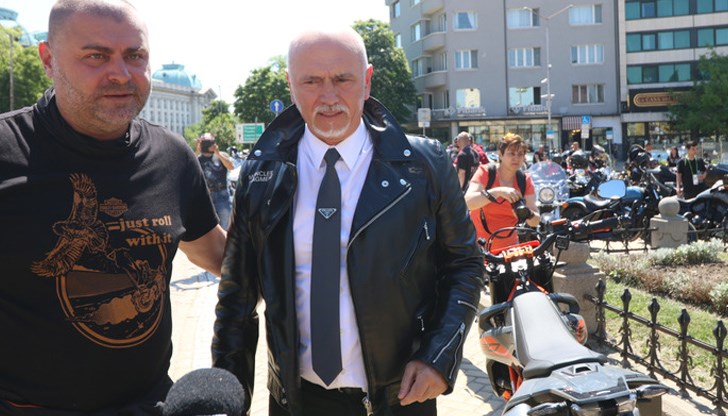 На демонстрацията Събев заяви, че ще се вземат предвид предложенията на мотористите и категорично ще даде подкрепата си за каране в бус лентата