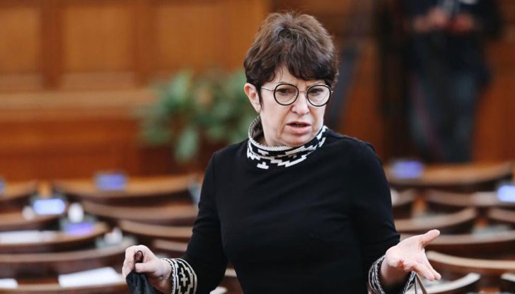 Ще се откажа от имунитета си, но у мен възникват някои въпроси, сподели депутатката от Русе Ще се откажа от имунитета си, но у мен възникват някои въпроси, сподели депутатката от Русе