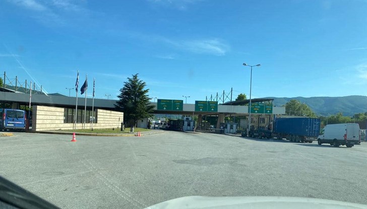 Мярката е взета по настояване на гръцките търговци, които се смятат за ощетени