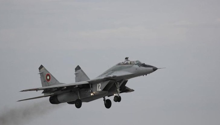 Ескортираният самолет успешно каца в Истанбул, без последствия за пътниците и екипажа