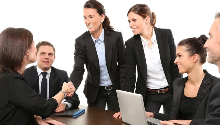 Докато ние злобеем и лепим етикети, те надграждат уменията си, осъзнават, че всеки труд е различен и изисква различни знания и умения, носят си собствения “кръст” и не се мешат в чуждите работи