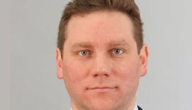 Френкев има опит в управлението на компании, от 2019 г. е общински съветник в Общинския съвет в Смолян Френкев има опит в управлението на компании, от 2019 г. е общински съветник в Общинския съвет в Смолян