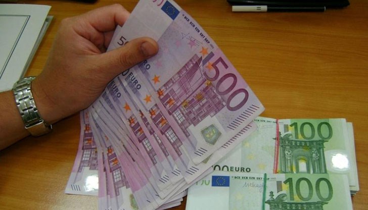 Контрабандната валута бе задържана при митническа проверка на пункт Малко Търново
