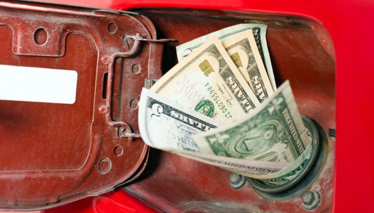 Дизеловото гориво достигна рекорд от 5,45 долара за галон Дизеловото гориво достигна рекорд от 5,45 долара за галон