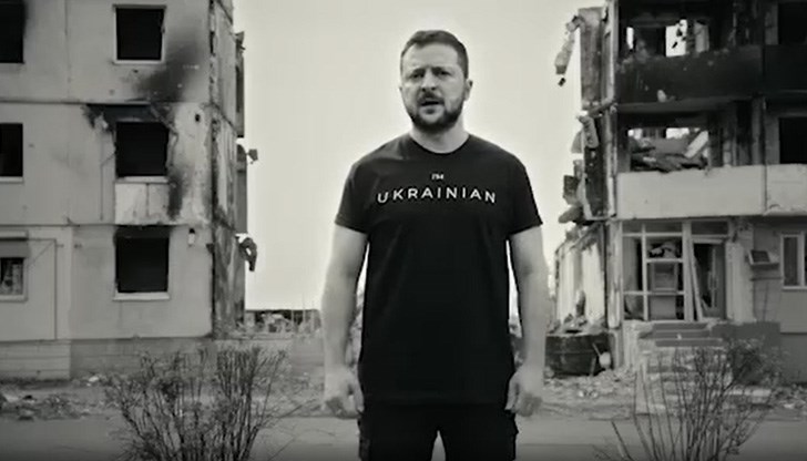 Специалното видео обръщение на украинския президент за днешния ден е черно-бяло Специалното видео обръщение на украинския президент за днешния ден е черно-бяло