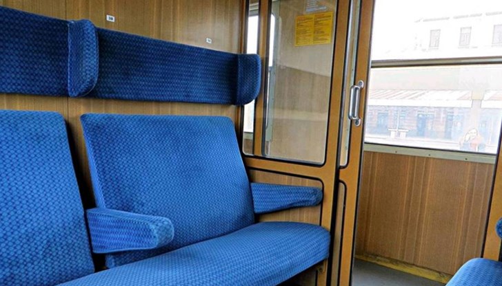 Откраднатата дамска чанта е намерена в тоалетната на вагона, но от нея липсвали мобилен телефон и накити Откраднатата дамска чанта е намерена в тоалетната на вагона, но от нея липсвали мобилен телефон и накити