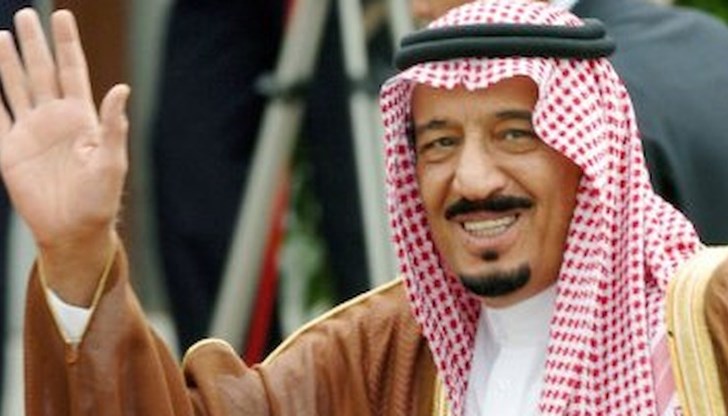 Рядко се случва дворът в Рияд да съобщава официално за здравето на монарха, коментира АФП