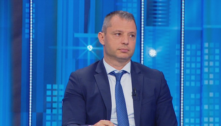 Той отрече от ГЕРБ да ревнуват премиера Петков за посещението му в САЩ, тъй като Борисов се е срещал с Обама и Тръмп Той отрече от ГЕРБ да ревнуват премиера Петков за посещението му в САЩ, тъй като Борисов се е срещал с Обама и Тръмп