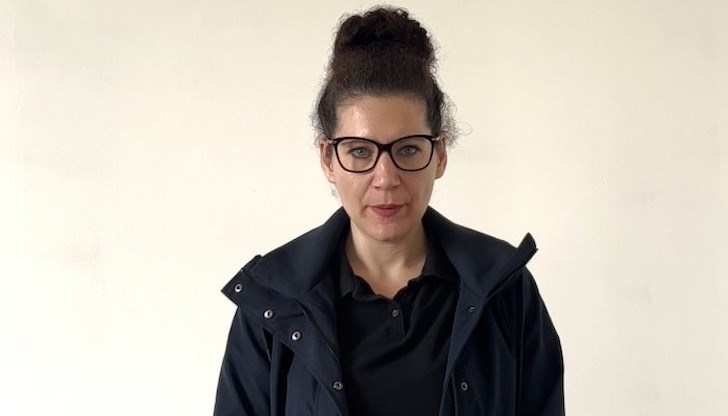 Мисля, че това видео-обръщение минава по неадекватност онова с културния министър на прозореца. С тази разлика, че онова беше само нелепо и полубезобидно, а това е друго