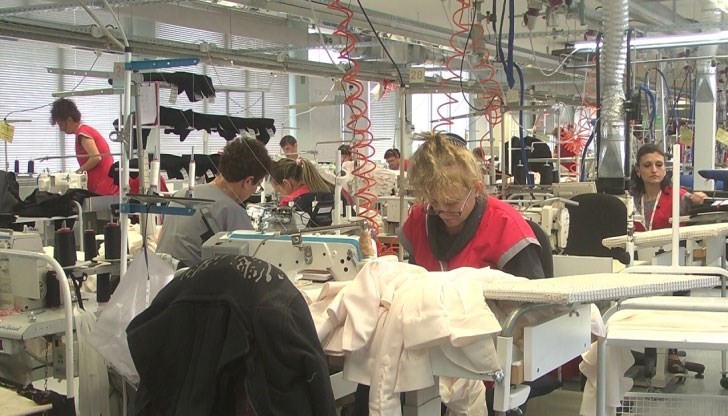 Увеличеният обем на поръчките от западните компании към българските фирмите обаче отключва стария проблем в страната, свързан с дефицита на работна ръка