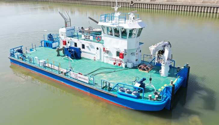 Корабът „Искър“ е част от състав, който включва още понтон, шалан и драга, с които ИАППД ще може да изпълнява самостоятелно корекциите на речното дъно в критичните участъци на Дунав