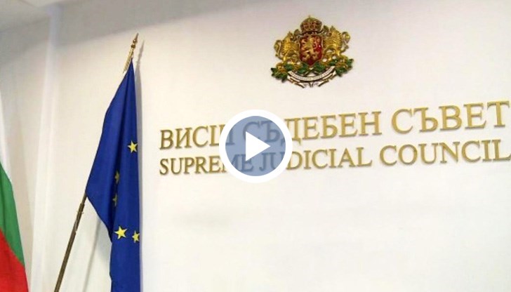 Причината е, че управляващите нямат мнозинство от 160 гласа в парламента, за да излъчат свои представители