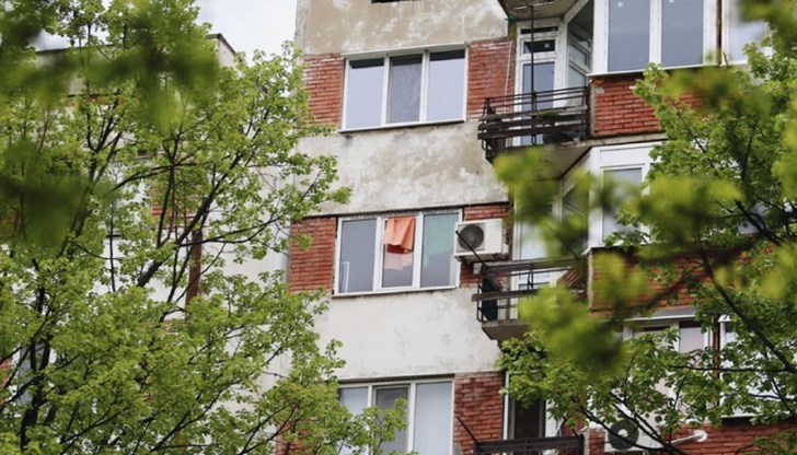 Той е там от неделя вечерта