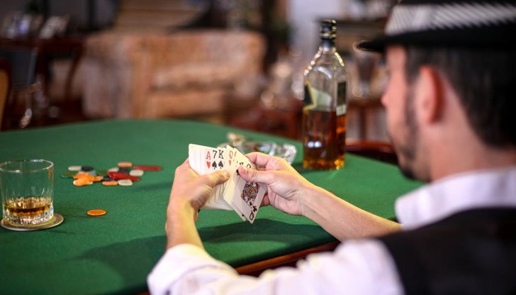 Пристрастените към хазарта не усещат как в един момент средствата им просто се изпаряват
