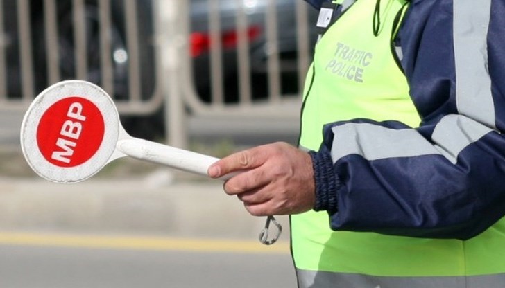 На 42-годишния мъж е издаден талон за изследване на кръвна проба, съставен му е акт за извършени нарушения по ЗДВП, отнето му е свидетелството за управление, а също са свалени и контролните табели на колата