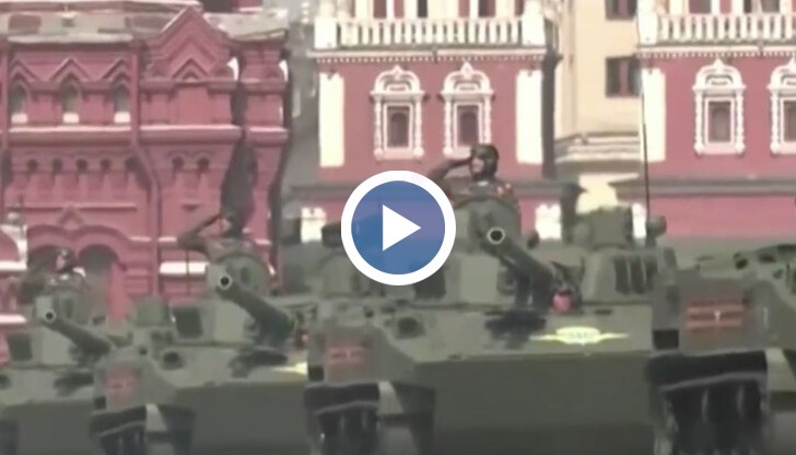 За да отбележат 77-та годишнина от победата на Русия във Великата отечествена война, хиляди войници ще преминат през Червения площад в Москва, последвани от танкове, бронетехника и ракетни установки