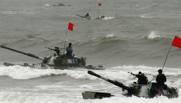 Китай претендира за Южнокитайско море в неговата цялост и водния път се превърна в потенциална гореща точка за конфликт в Азия