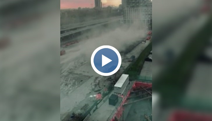 Това стана в момент, в който мощна гръмотевична буря удари града