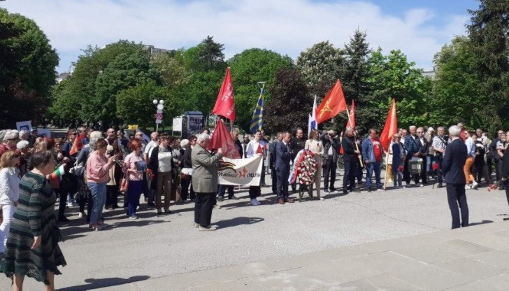 В словото си генералният консул на Русия в Русе Андрей Громов заяви, че е радостен да бъде с българските приятели в този паметен ден В словото си генералният консул на Русия в Русе Андрей Громов заяви, че е радостен да бъде с българските приятели в този паметен ден