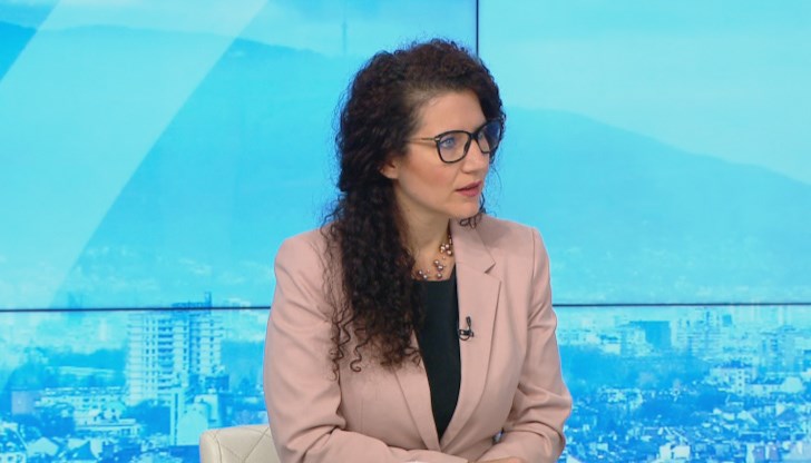 "Най-тъжният аспект – 9000 души, работещи в "Български пощи", са работещи бедни. Средната заплата в дружеството е 820 лв.", разкри Калина Константинова "Най-тъжният аспект – 9000 души, работещи в "Български пощи", са работещи бедни. Средната заплата в дружеството е 820 лв.", разкри Калина Константинова