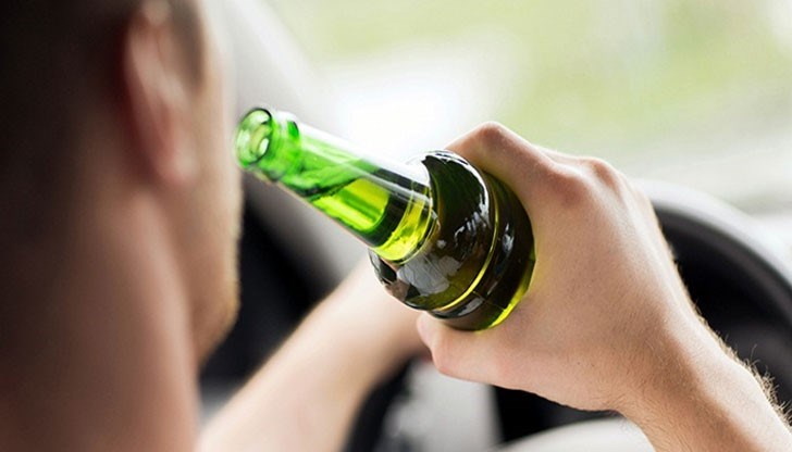 При пристигането на място служителите не са установили автомобил, който да е претърпял ПТП, поради което започнали обход на съседните улици, като на ул. "Цариград" са открили автомобил "БМВ 320" с търговищки регистрационен номер При пристигането на място служителите не са установили автомобил, който да е претърпял ПТП, поради което започнали обход на съседните улици, като на ул. "Цариград" са открили автомобил "БМВ 320" с търговищки регистрационен номер