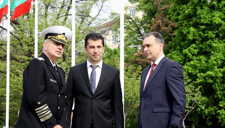 Премиерът участва в тържествения водосвет на бойните знамена и знамената светини на Българската армия
