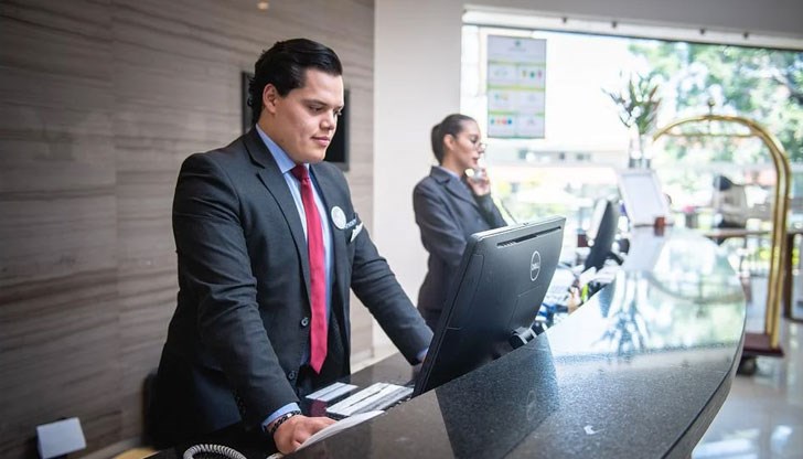 На второ място по ръст е секторът "Търговия и продажби" с увеличение от 7 на сто