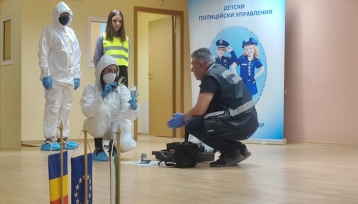 В срещата с практически демонстрации се включват и децата доброволци