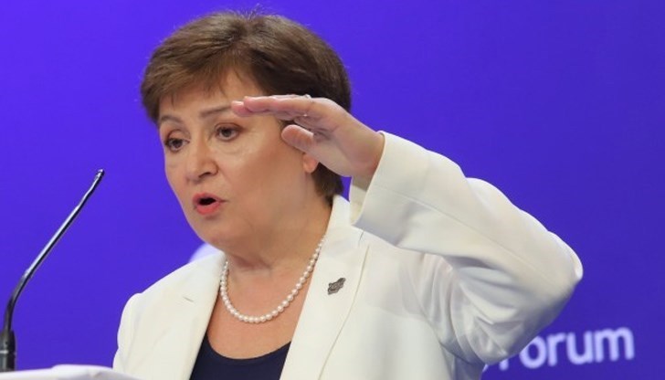 Предупреждението на Кристалина Георгиева идва на фона на опита на Украйна да даде надежда за по-добро бъдеще на гражданите си, ако войната може да бъде спечелена, с пакета за подпомагане на възстановяването за 1 трилион долара Предупреждението на Кристалина Георгиева идва на фона на опита на Украйна да даде надежда за по-добро бъдеще на гражданите си, ако войната може да бъде спечелена, с пакета за подпомагане на възстановяването за 1 трилион долара