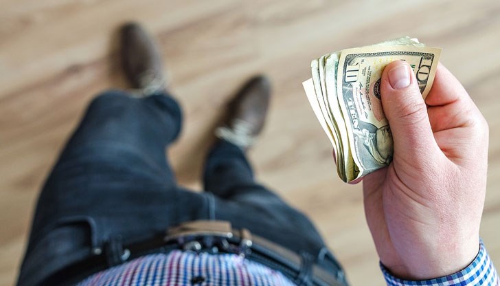 Работодатели са вдигнали надницата, дават отстъпки за спане и храна Работодатели са вдигнали надницата, дават отстъпки за спане и храна