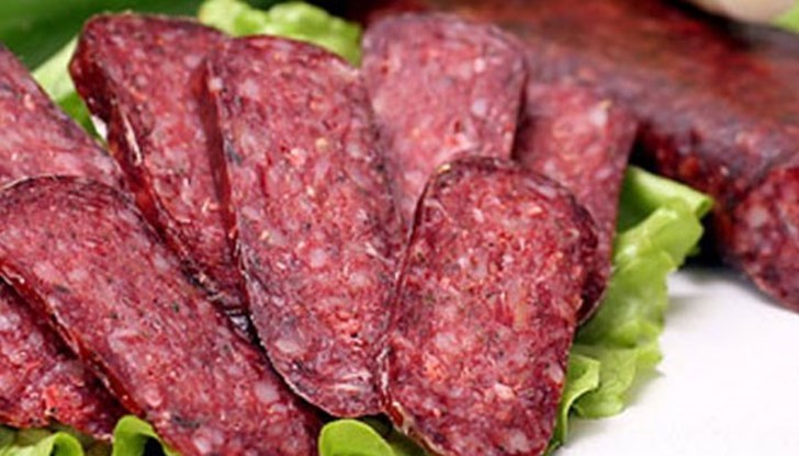 Освен месото и мазнините в списъка на съставките в този сушен колбас ще видите добавки или свързващи вещества като ориз, брашно, царевица, хидролизиран растителен протеин, нишесте от картофи, сухар (пшеница), галета Освен месото и мазнините в списъка на съставките в този сушен колбас ще видите добавки или свързващи вещества като ориз, брашно, царевица, хидролизиран растителен протеин, нишесте от картофи, сухар (пшеница), галета