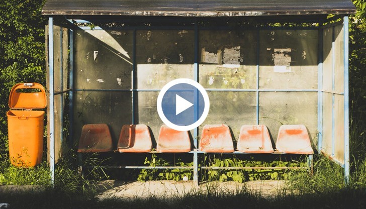 Село Потоп се намира на едва 26 километра от центъра на София, край оживения Елин Пелин. Постоянните жители на селото са едва 20