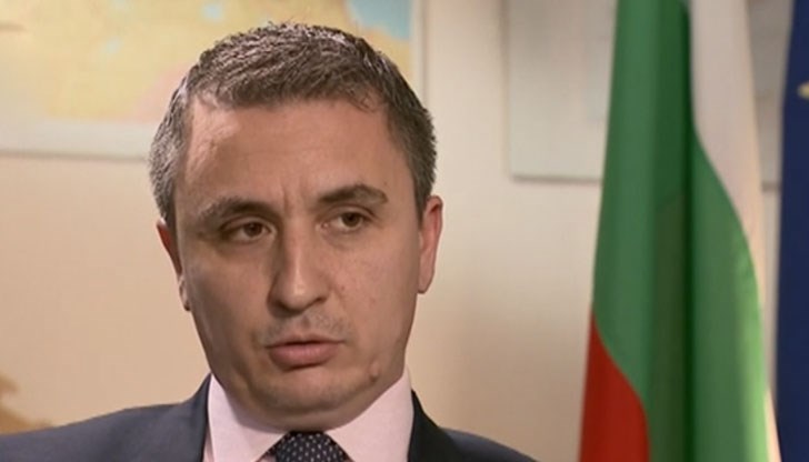 Предишните управляващи се опитват да си приписват заслуги за трасета, строени през 70-те, смята Александър Николов