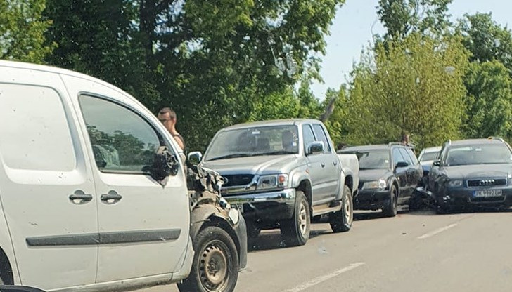 Катастрофата е станала при престрояване за завиване в ляво