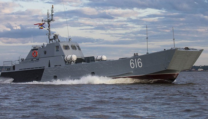 Десантният кораб е ударен от боен дрон и две ракетни системи земя-въздух тип Тор