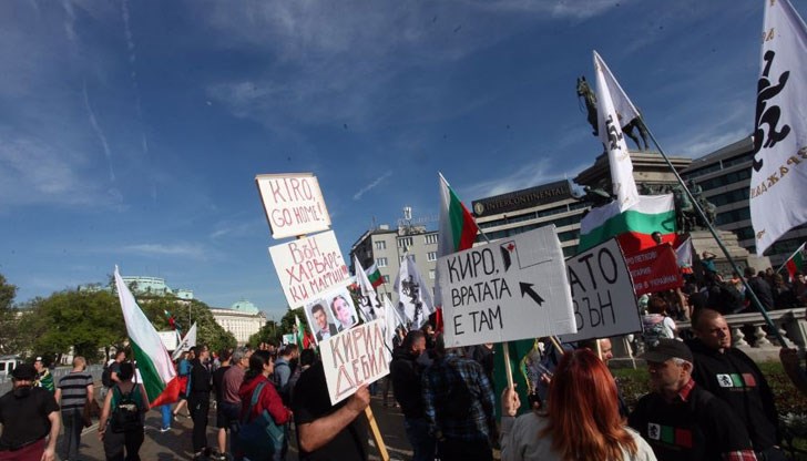 Цялото пространство около сградата на Министерски съвет е напълно блокирано за движението