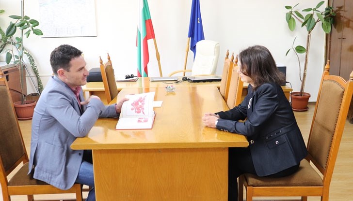 Авторът му Здравка Димитрова се срещна със заместник областния управител Людмил Христов