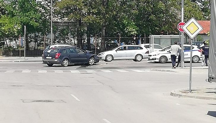 На място вече са пристигнали полицейски екипи